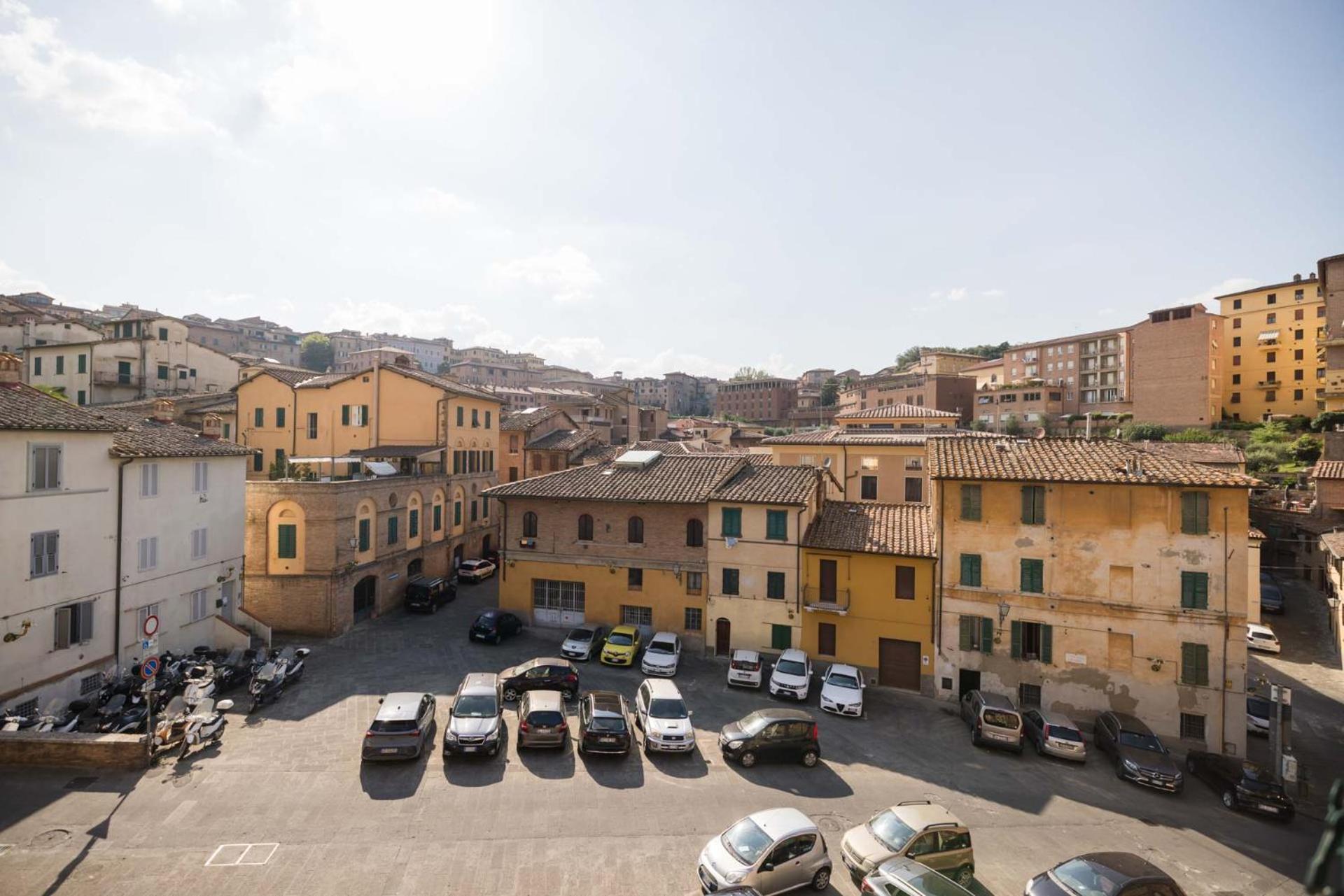 Appartamento Sui Tetti Di Ovile Siena Bagian luar foto